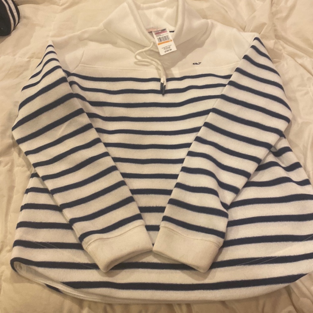 Women’s Vineyard Vines sweater size Small